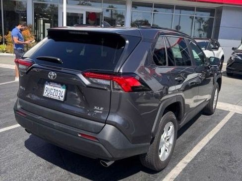 Used 2021 Toyota RAV4 XLE w/ XLE Grade Weather Package AWD/4WD image 3