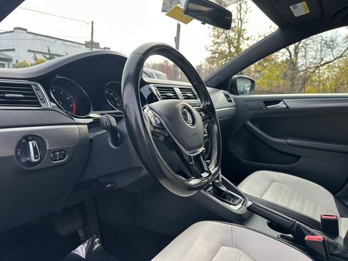 Used 2017 Volkswagen Jetta Sport w/ Jetta Sport Lighting Package image 11