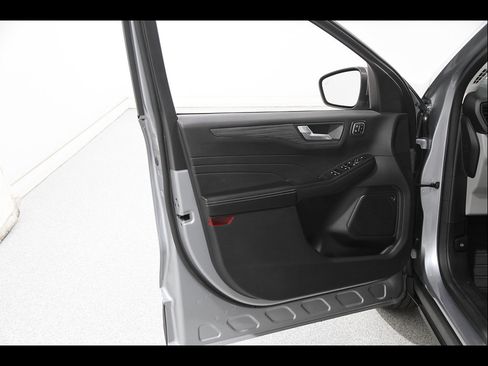Used 2023 Ford Escape Platinum w/ Premium Technology Package AWD/4WD image 4