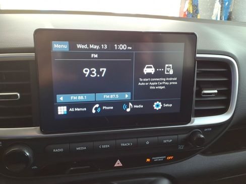 Certified 2025 Hyundai Venue SEL FWD image 21