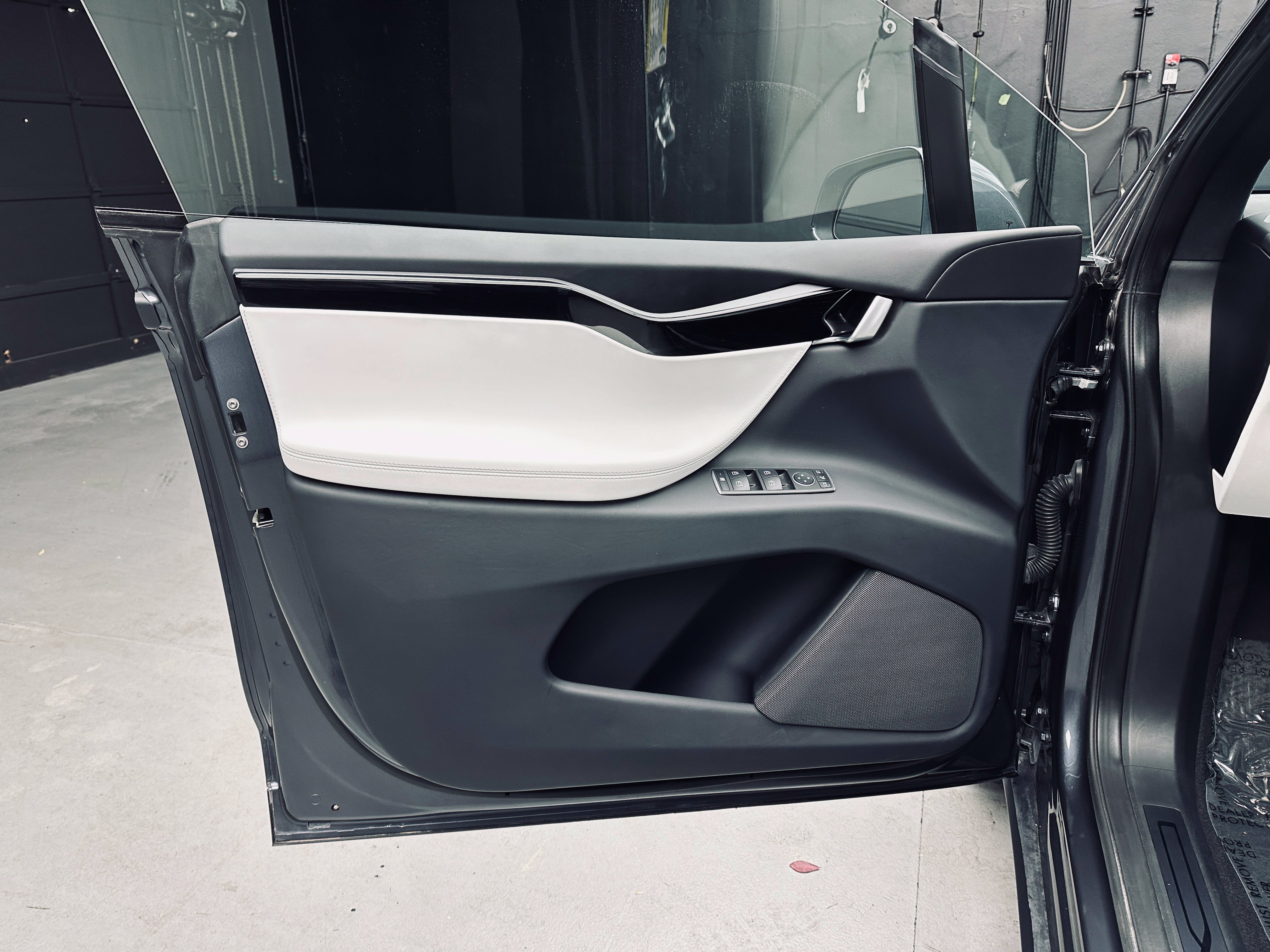Used 2020 Tesla Model X Long Range AWD/4WD image 23