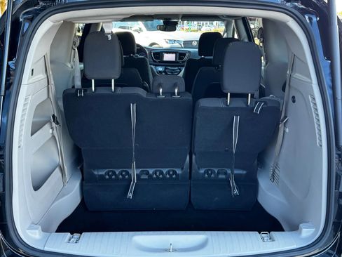 Used 2024 Chrysler Voyager LX FWD image 8