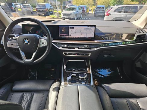 Used 2025 BMW X7 xDrive40i AWD/4WD image 21