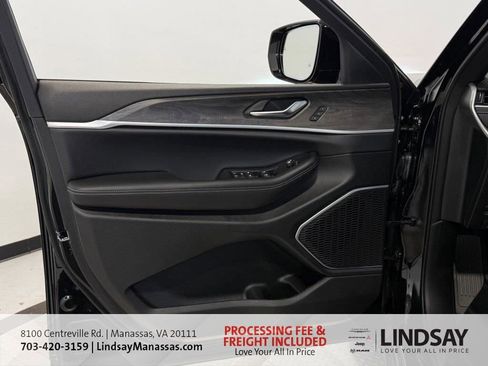 New 2025 Jeep Grand Cherokee L Limited w/ Luxury Tech Group II AWD/4WD image 18