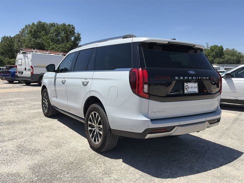 Used 2025 Ford Expedition Platinum AWD/4WD image 4