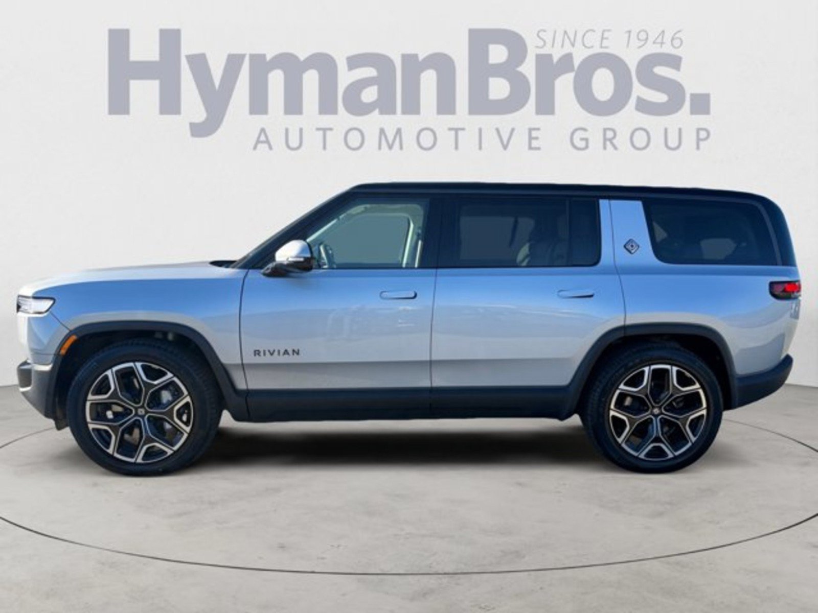 Used 2025 Rivian R1S Adventure Dual AWD/4WD image 6