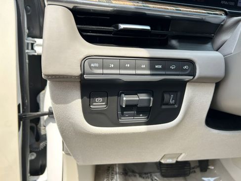Used 2023 Cadillac Escalade Premium Luxury Platinum image 22
