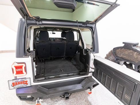 Used 2018 Jeep Wrangler Unlimited Sport S AWD/4WD image 32