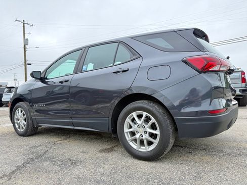 Used 2022 Chevrolet Equinox LS AWD/4WD image 4