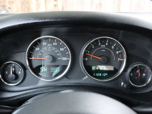 Used 2016 Jeep Wrangler Rubicon w/ Power Convenience Group AWD/4WD image 30