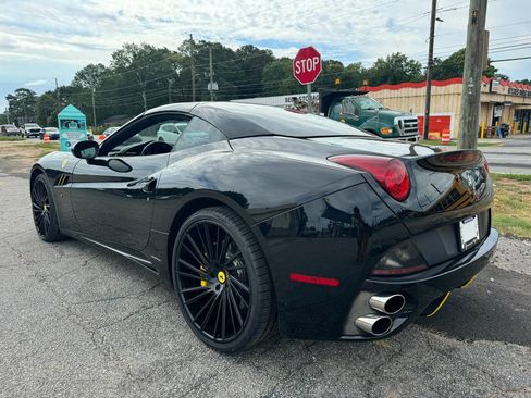 Used 2013 Ferrari California image 3