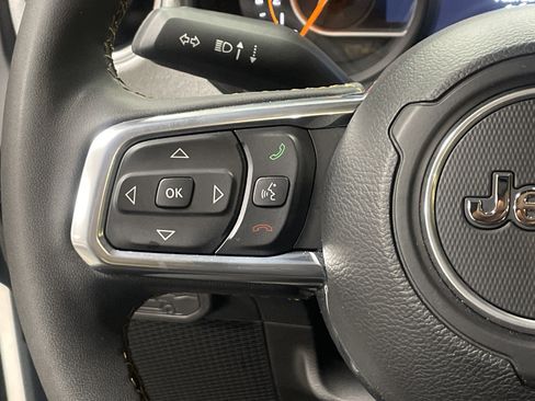 Used 2024 Jeep Wrangler Unlimited Sahara AWD/4WD image 19