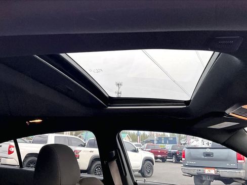 Used 2023 Dodge Charger R/T w/ Technology Group image 38