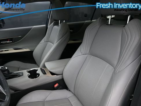 Used 2023 Toyota Venza Limited AWD/4WD image 12