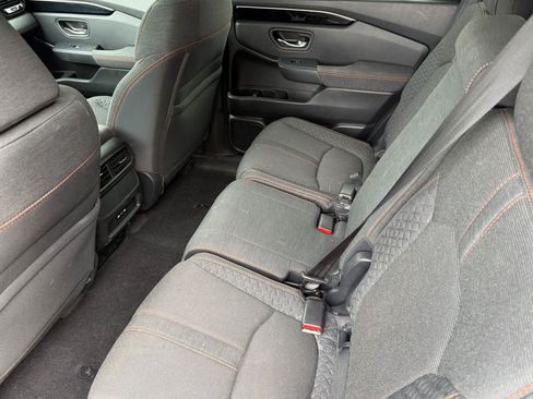 Used 2025 Honda Pilot Sport image 4