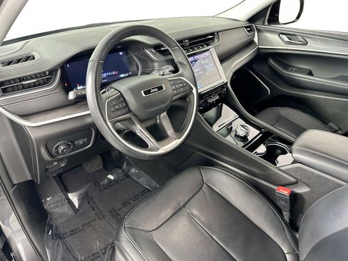 Used 2022 Jeep Grand Cherokee Limited image 9