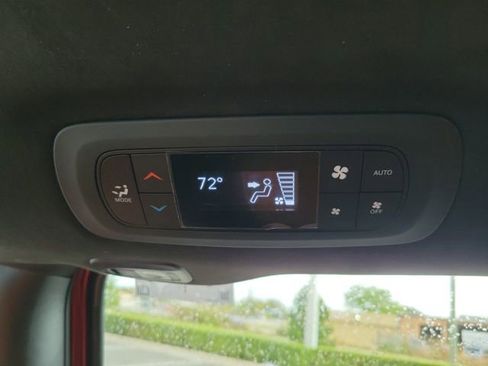 New 2026 Chrysler Pacifica Pinnacle image 14