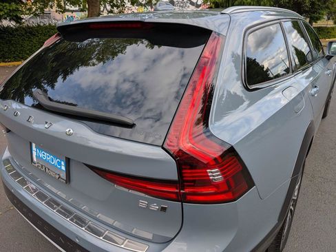 Used 2022 Volvo V90 B6 Cross Country w/ Protection Package AWD/4WD image 24