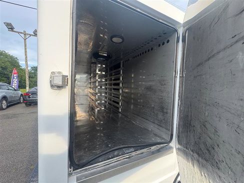 Used 2014 Chevrolet Express 3500 image 33