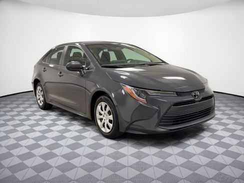 Used 2025 Toyota Corolla LE FWD image 7
