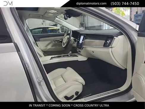 Used 2025 Volvo V90 B6 Cross Country Ultra w/ Protection Package Premier AWD/4WD image 10