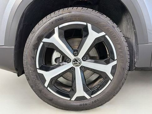 Used 2025 Volkswagen Taos SEL image 31