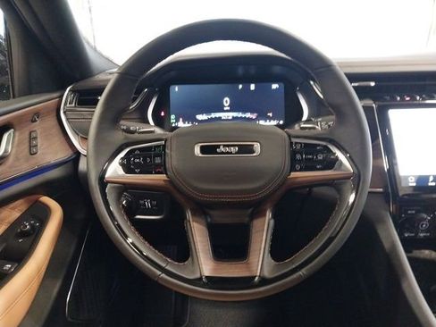 New 2025 Jeep Grand Cherokee Summit image 13