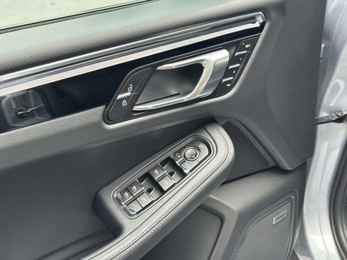 Certified 2026 Porsche Macan AWD/4WD image 19