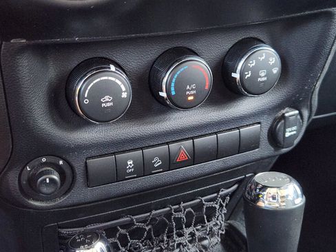 Used 2017 Jeep Wrangler Unlimited Sport AWD/4WD image 32