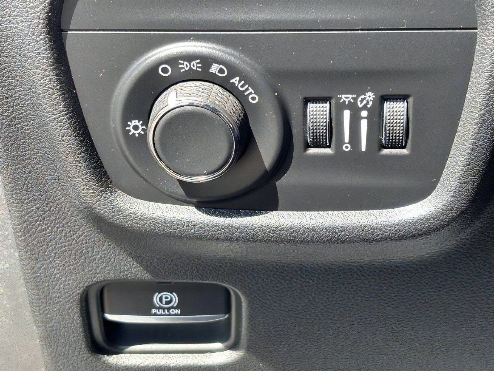 Used 2023 Jeep Grand Cherokee L Laredo AWD/4WD image 26