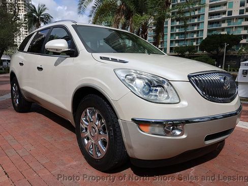 Used 2011 Buick Enclave CXL image 17
