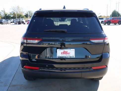 New 2025 Jeep Grand Cherokee Laredo image 22