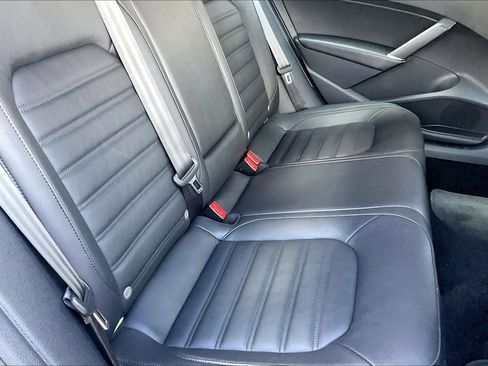 Used 2017 Volkswagen Passat 1.8T SEL Premium image 18