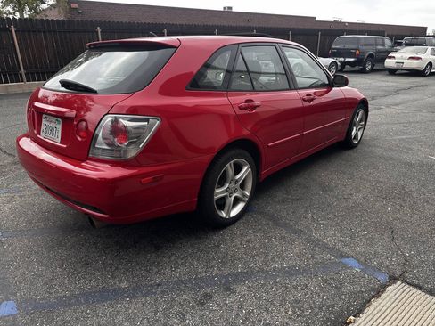 Used 2004 Lexus IS 300 SportCross RWD image 4