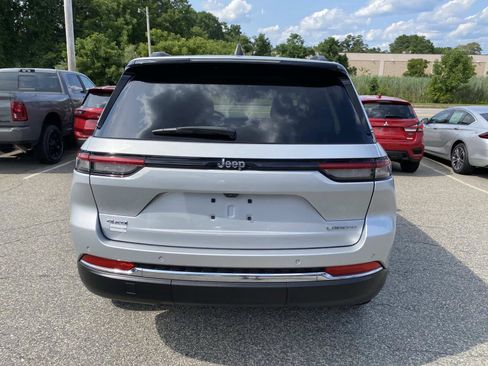 Certified 2023 Jeep Grand Cherokee Laredo AWD/4WD image 4