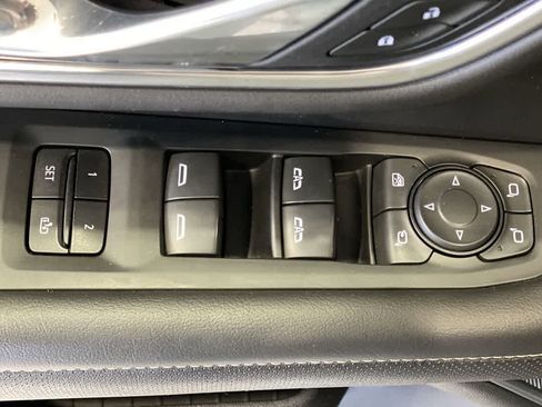 Used 2021 GMC Yukon XL SLT w/ SLT Premium Package AWD/4WD image 16