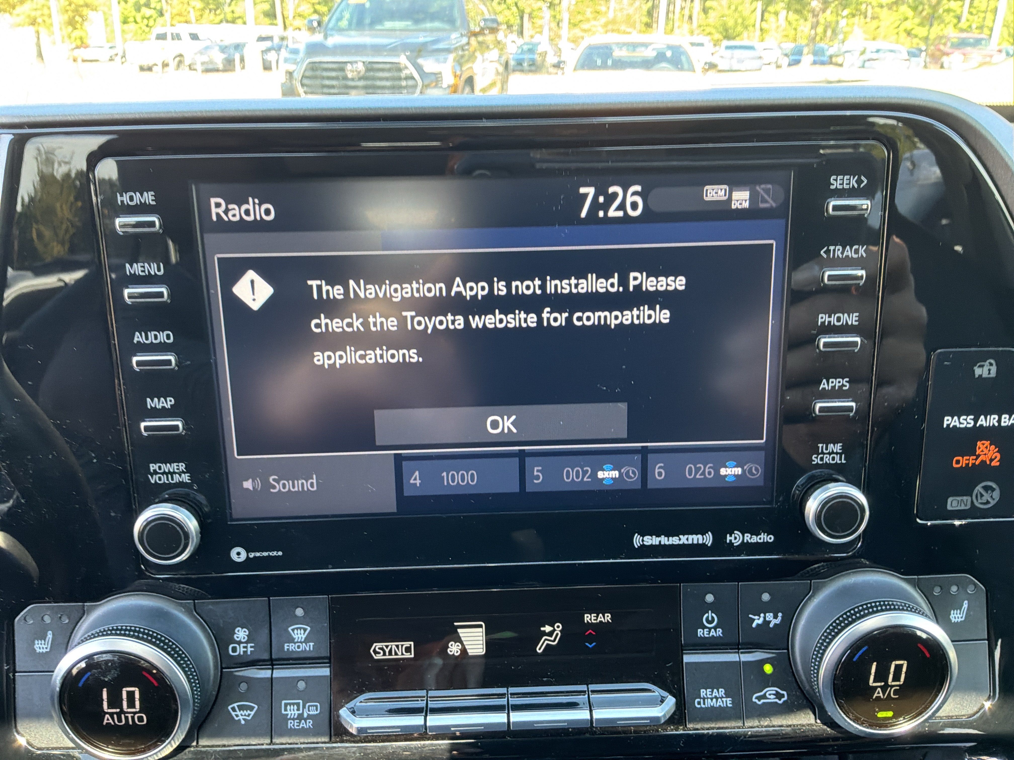 Used 2021 Toyota Highlander XLE AWD/4WD image 24