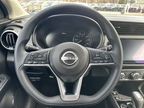 Used 2023 Nissan Kicks SV image 13