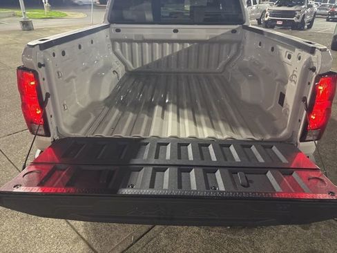 New 2026 Chevrolet Colorado Trail Boss w/ Off-Road Front Bumper Package AWD/4WD image 8