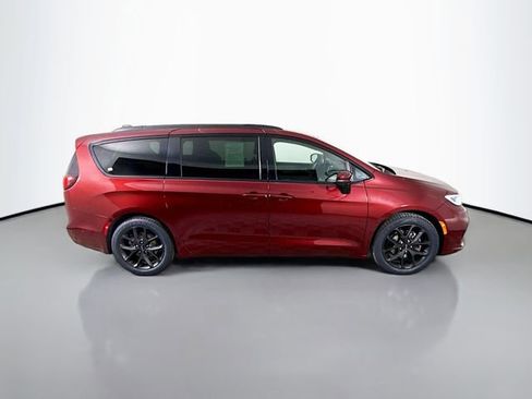 Used 2023 Chrysler Pacifica Touring-L w/ S Appearance Package image 8