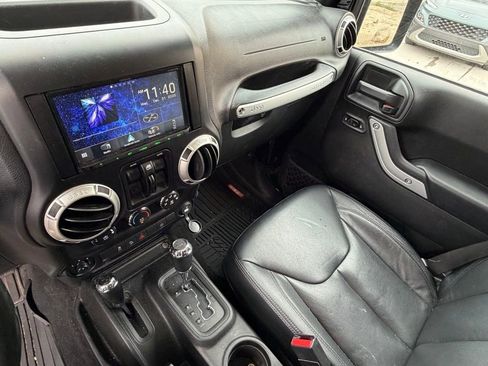 Used 2017 Jeep Wrangler Unlimited Sahara w/ Connectivity Group image 19