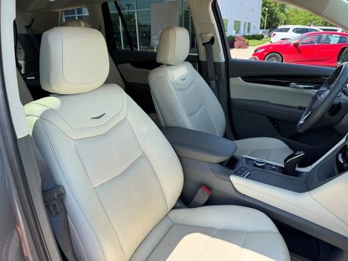 Used 2024 Cadillac XT6 Premium Luxury w/ Technology Package AWD/4WD image 28
