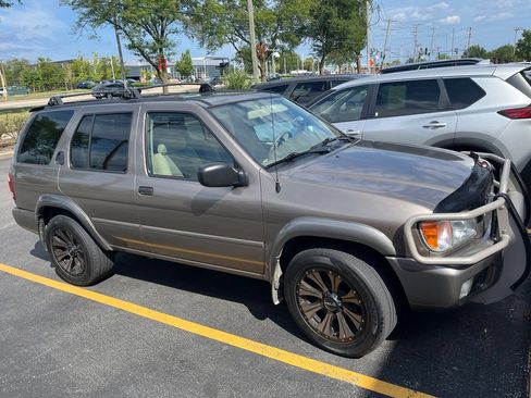 Used 2001 Nissan Pathfinder SE AWD/4WD image 4