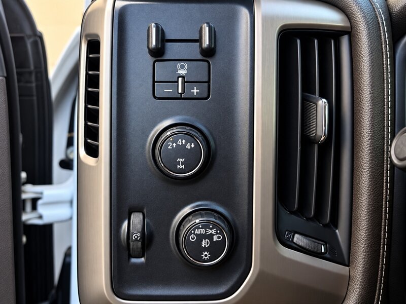 Used 2017 GMC Sierra 2500 Denali w/ Duramax Plus Package AWD/4WD image 14