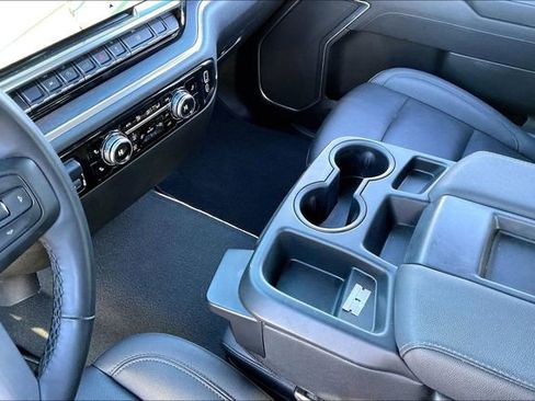 Used 2025 GMC Sierra 1500 SLT image 13