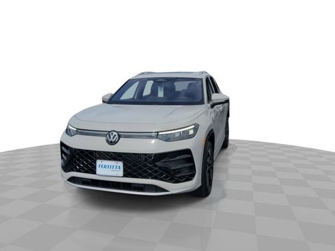 Used 2025 Volkswagen Tiguan SEL R-Line AWD/4WD image 3
