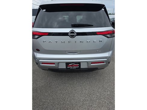 Used 2022 Nissan Pathfinder SL FWD image 5