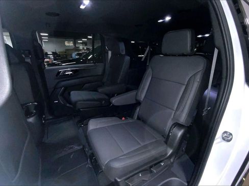 New 2026 Chevrolet Suburban LT w/ Comfort Package AWD/4WD image 14