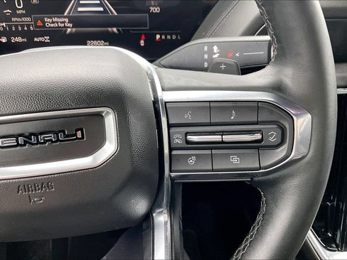 Used 2025 GMC Yukon XL Denali AWD/4WD image 19