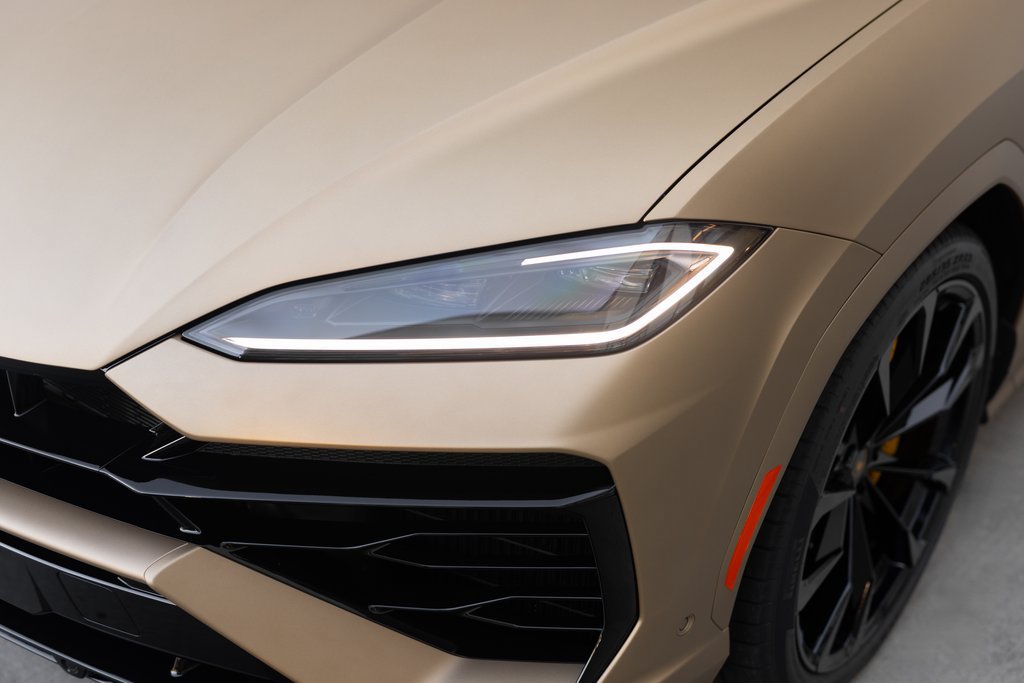Used 2025 Lamborghini Urus SE AWD/4WD image 14